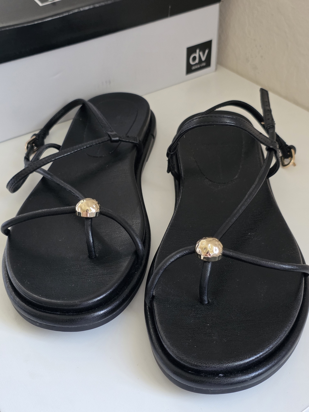 Dolce Vita Black Strappy Toe-Ring Sandals Gold Accent Leather Size 8.5